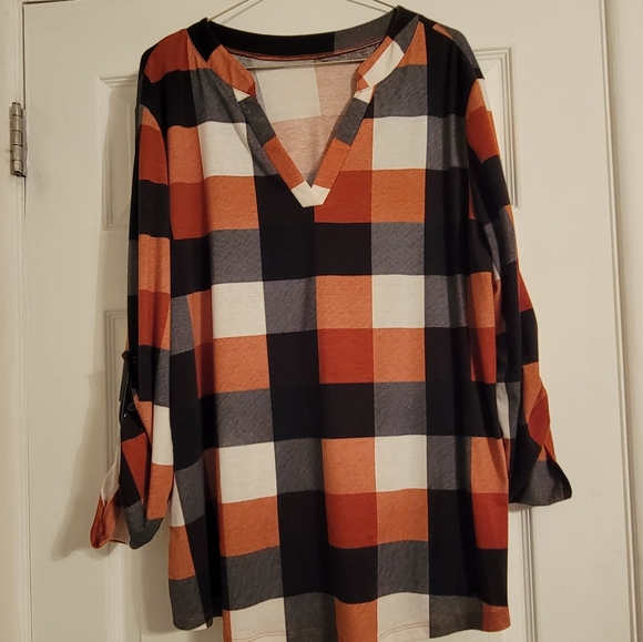 V Neck Plaid Top - Picture 3 of 6